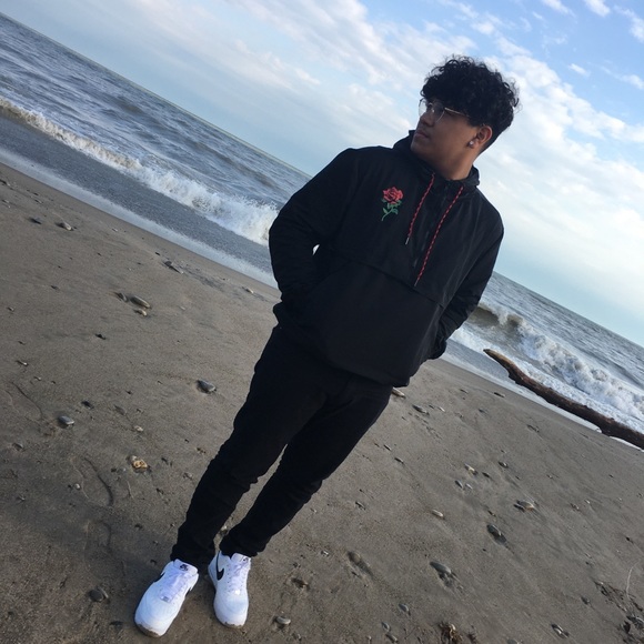 Meet your Posher, Alex - Picture 1 of 1